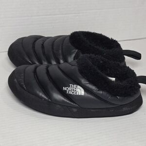 The North Face Womans Slippers Size 5-7